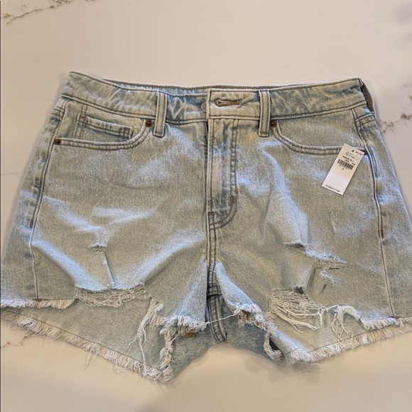 Old Navy Pants - NWT Old Navy Curvy OG Straight Distressed Denim Shorts Size 6 3” inseam